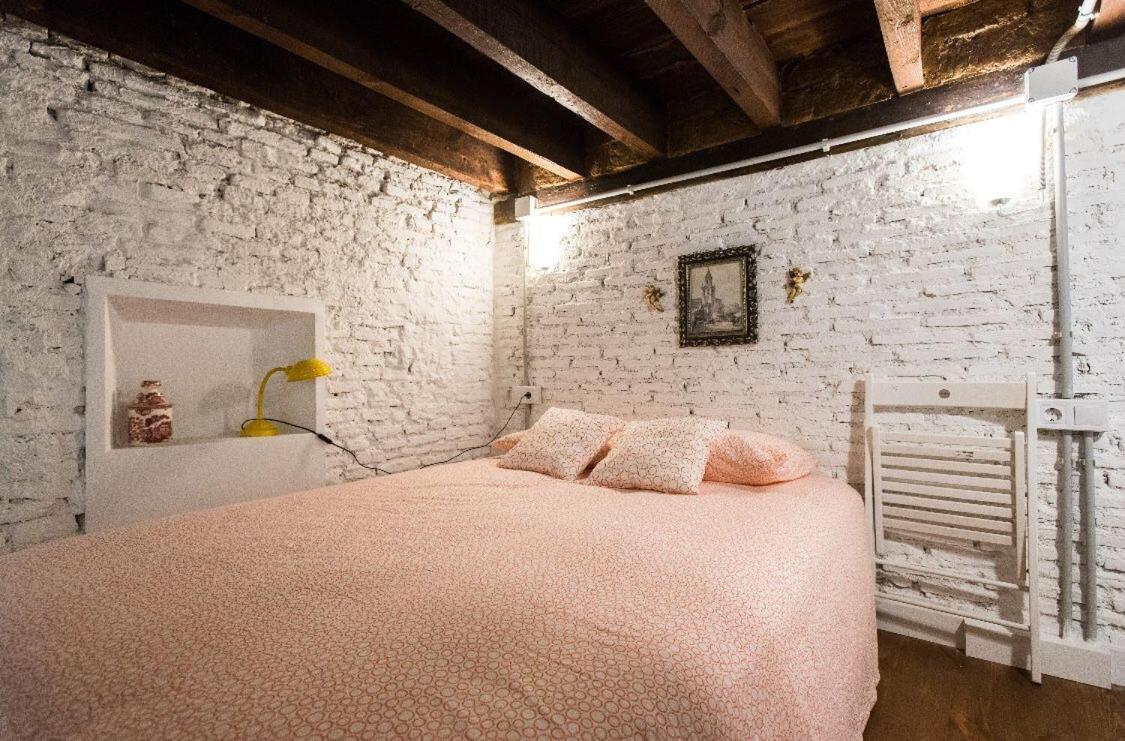 Airbhouse Private Rooms & Apartments Seville Exterior photo