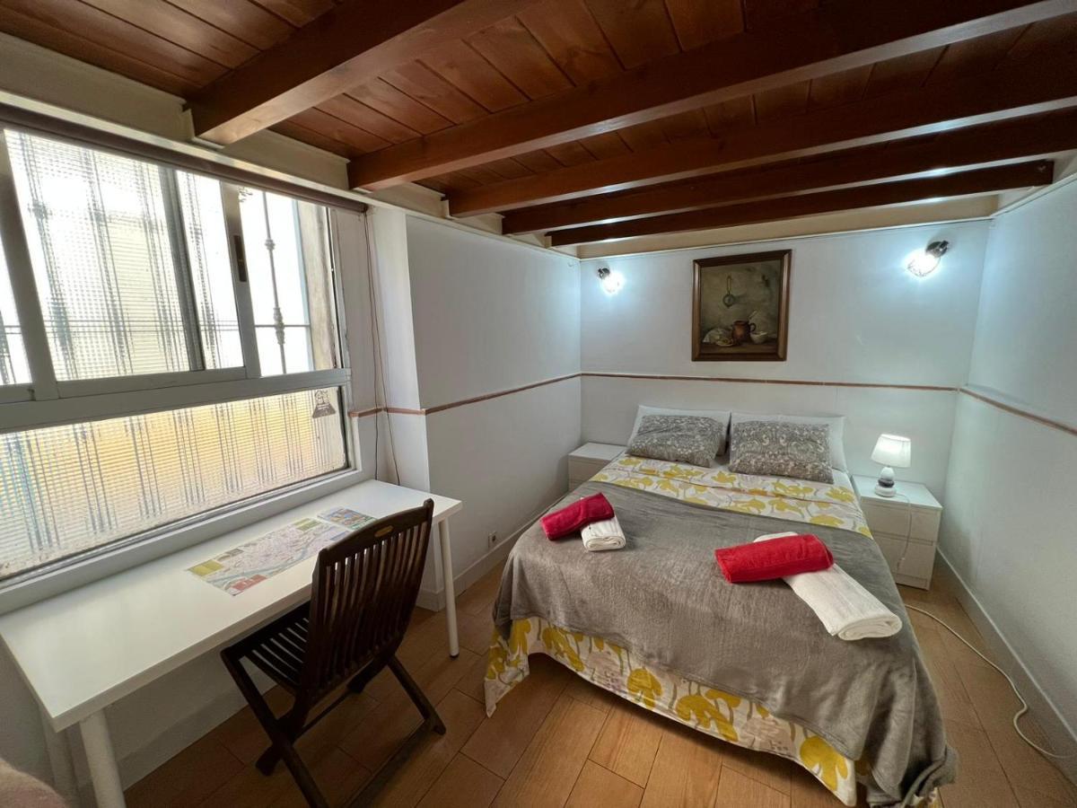 Airbhouse Private Rooms & Apartments Seville Exterior photo